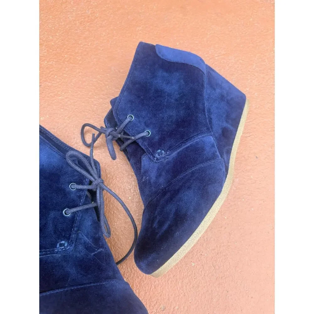 Toms Navy Blue Suede Wedge Ankle Boots Size 8 Lace Up Casual Velvet